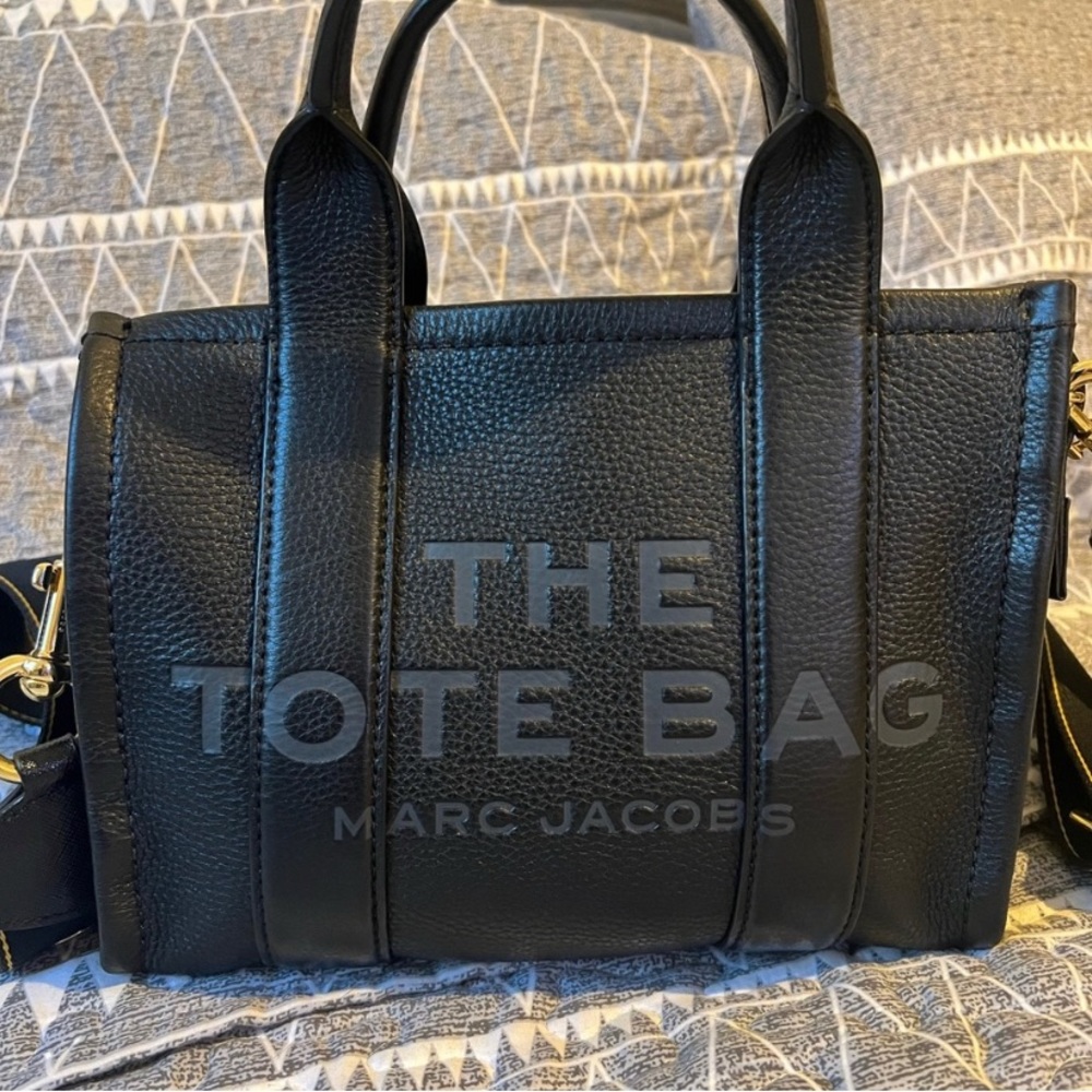 Authentic marc jacobs the tote bag